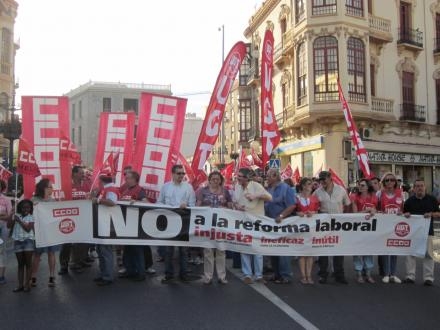 UGT y CCOO han recorrido esta tarde la Avenida protagonizando una nueva manifestación cont...